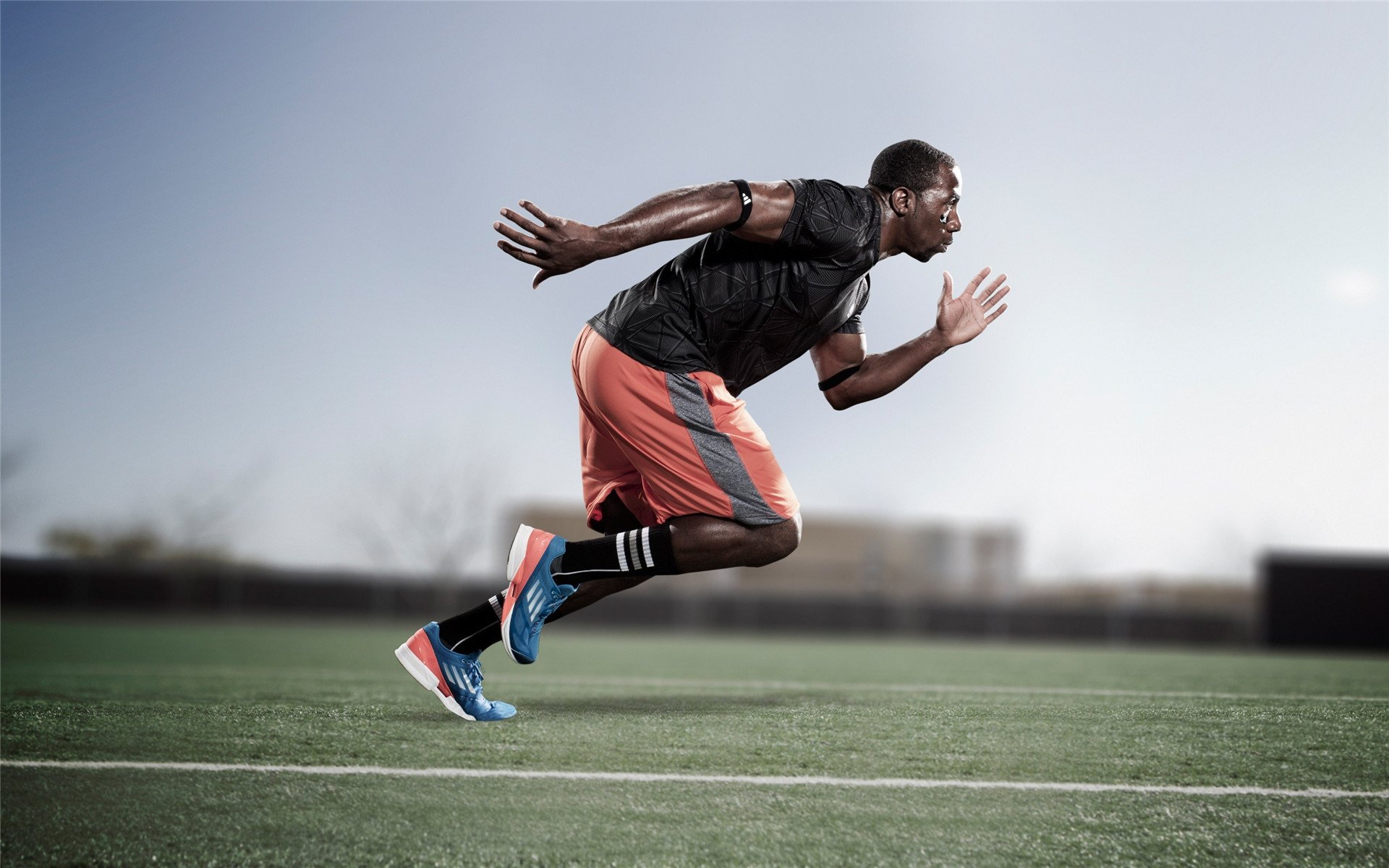 2016年季后赛：面对雷霆的“生死战”，库里挺身而出，投中多个超远距离三分，赢得“最佳表现”