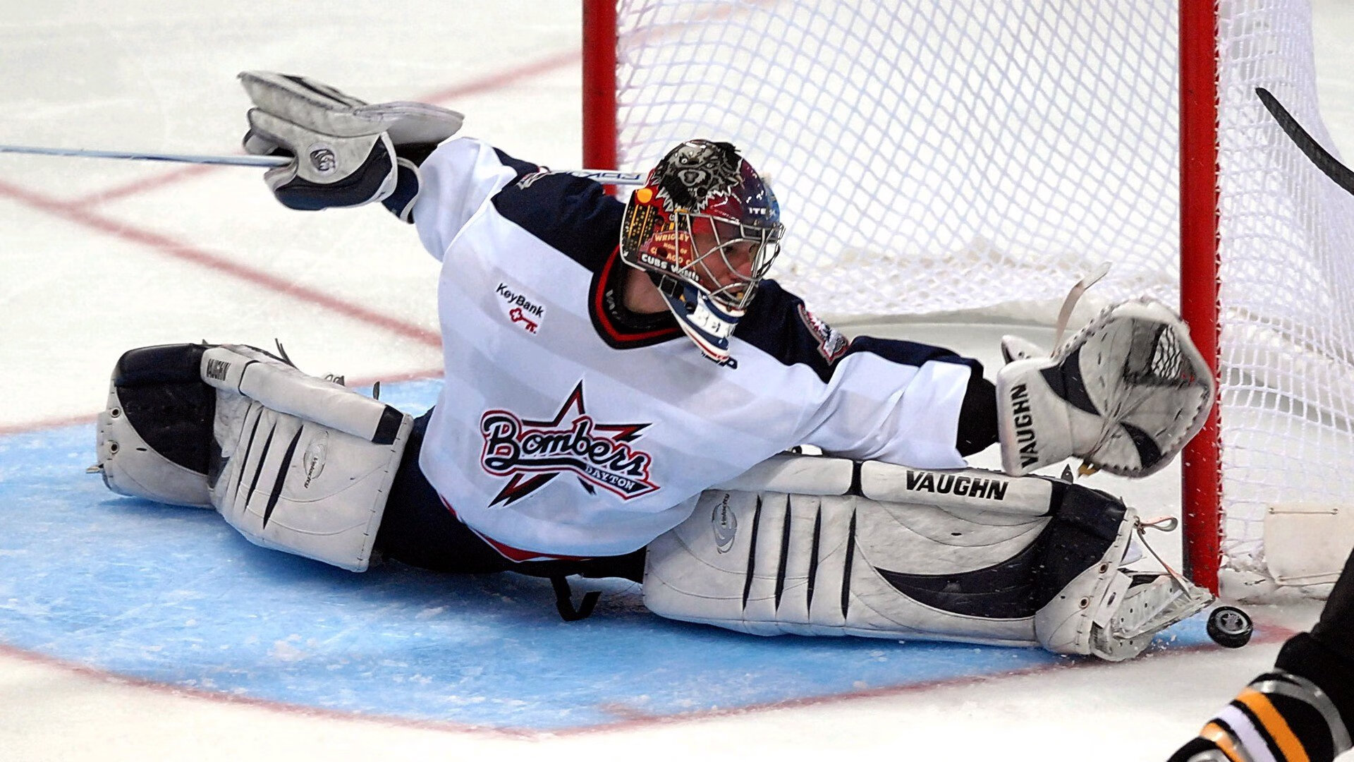 leyu平台-2018年季后赛：库里在与火箭的系列赛中投中史上最长距离的三分球，震撼全场！