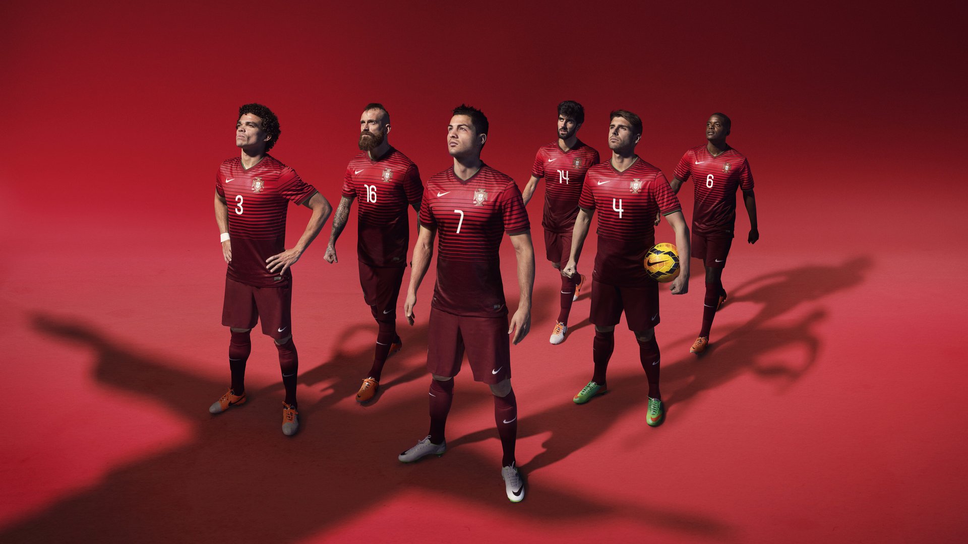 史上最“硬核”篮下争夺战：斯托亚科维奇在抢篮板时的拼搏让人敬佩！