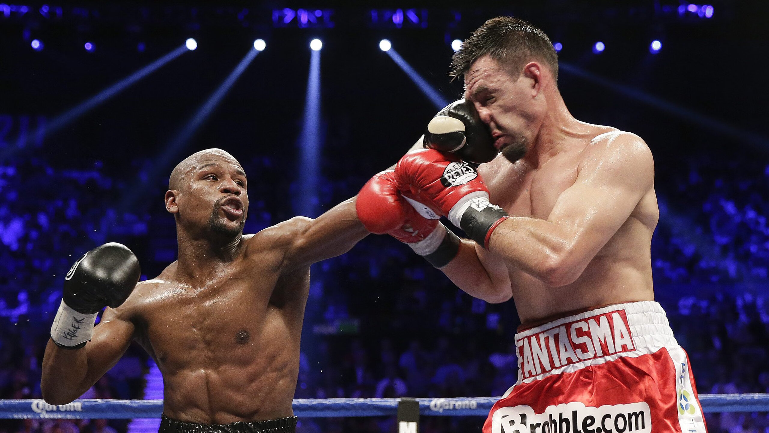 LEYU SPORTS中国官方网站-墨西哥球迷在冰天雪地中跳“足球辣舞”，墨西哥踢足球