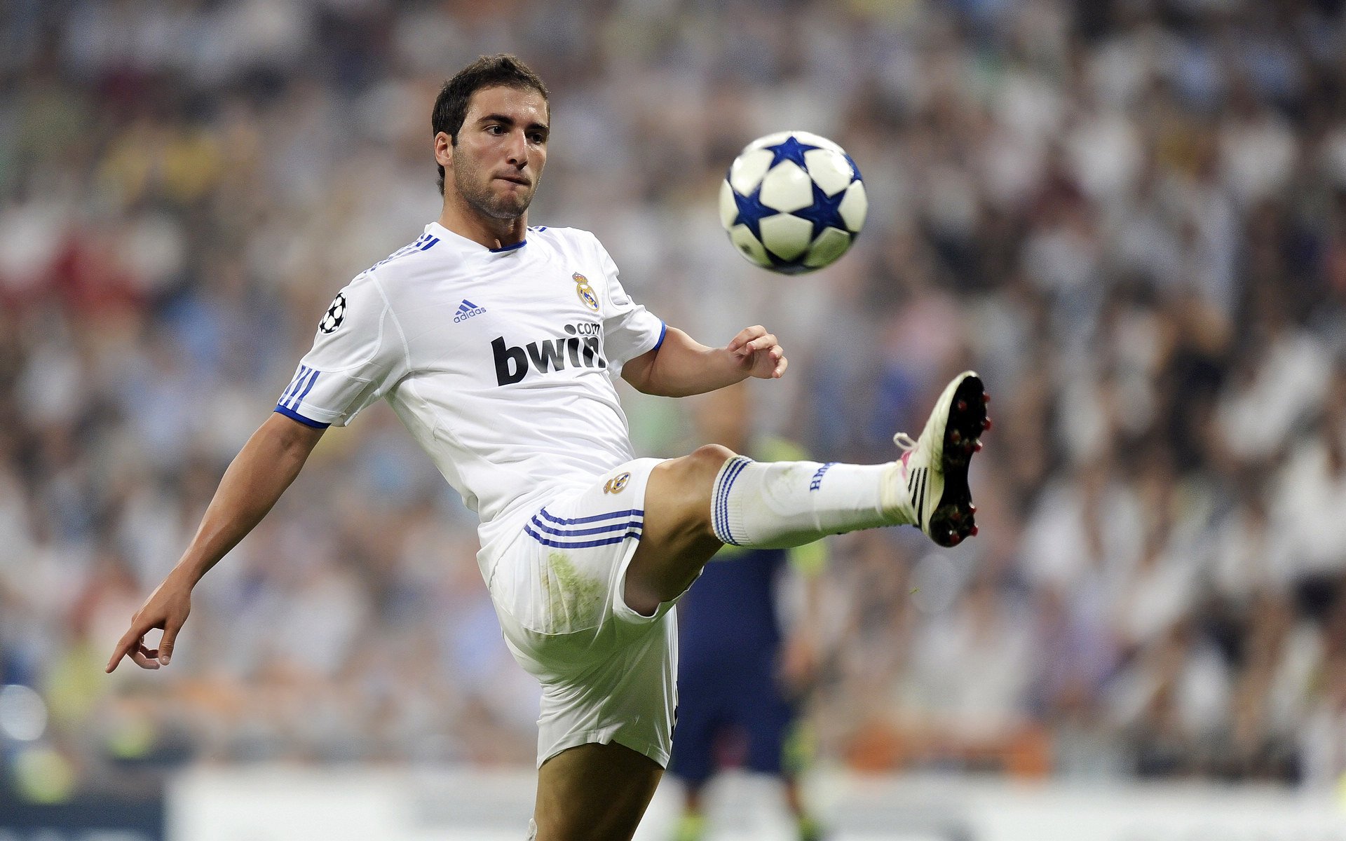 巴黎连胜，本轮5-0大胜马赛，姆巴佩梅开二度，姆巴佩破门巴黎2-0马赛